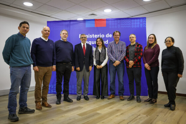 Equipo proyecto SITIA con ministro Luis Cordero