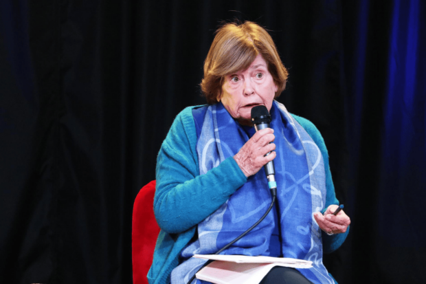 La periodista y Premio Nacional de Periodismo, Maria Olivia Mönckeberg, en el más reciente foro Hablemos TodUs
