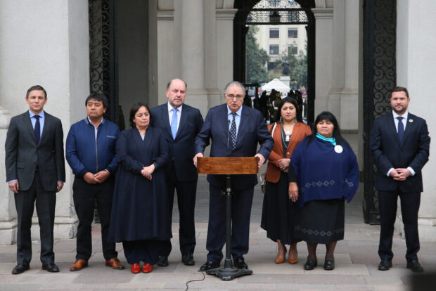 Integrantes de la Comisión para la Paz y el Entendimiento. Dragomir Yankovic/Aton Chile