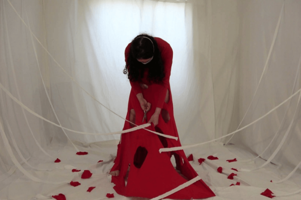 Janet Toro, obra "Afectos Fallidos", año 2000. Registro audiovisual por Sven Hahne