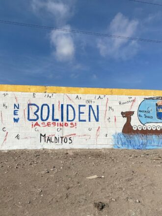Mural contra empresa Boliden
