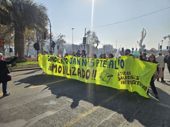 Paro de profesores por la Alameda ante las demandas de los docentes en la tramitación de su Agenda Corta. 