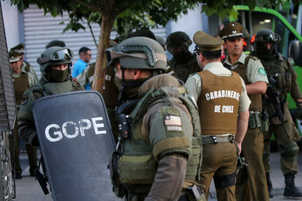 Carabineros y funcionarios del GOPE.