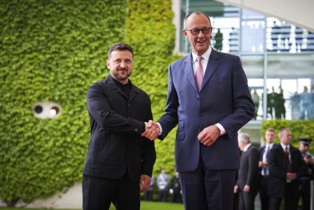 Volodomir Zelensky, presidente de Ucrania y Friedrich Merz, Canciller Alemán. Vía X @_FriedrichMerz. 28/05/2025
