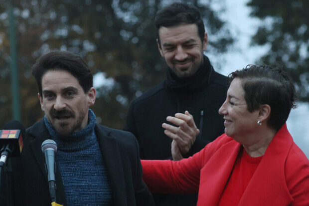 El candidato presidencial del Frente Amplio, Gonzalo Winter, junto Tomás Vodanovic y Beatriz Sánchez