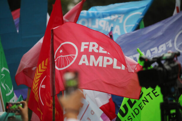 Bandera Frente Amplio Jonnathan Oyarzun/Aton Chile.