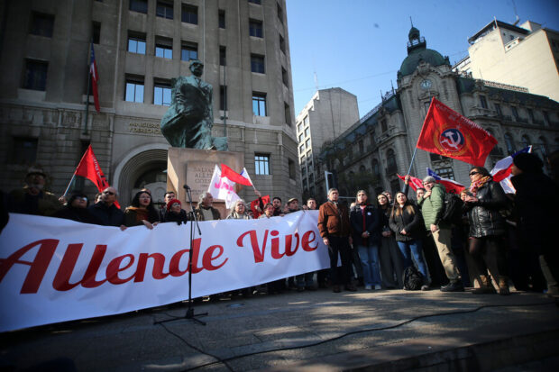 Partido Comunista conmemora el natalicio del expresidente Salvador Allende.