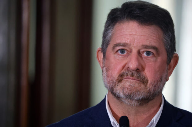 Santiago 05 de junio 2025. El gobernador de Santiago, Claudio Orrego, se refiere al Informe emitido por la Contraloría General de la Republica. Jonnathan Oyarzun/Aton Chile