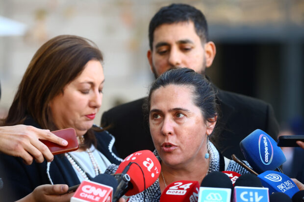 Santiago 9 de junio 2025. Pescadores artesanales llegan en caravana hasta La Moneda para entregar carta, solicitando revertir el porcentaje asignado a la merluza comun en el proyecto de ley de fraccionamiento pesquero. Jonnathan Oyarzun/Aton Chile