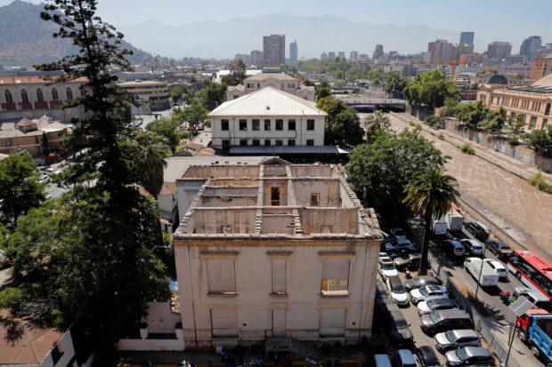 Imagen del inmueble fiscal ex cuartel Borgoño, ex centro de detención y tortura sea entregado en administración a Corporación por la Memoria.