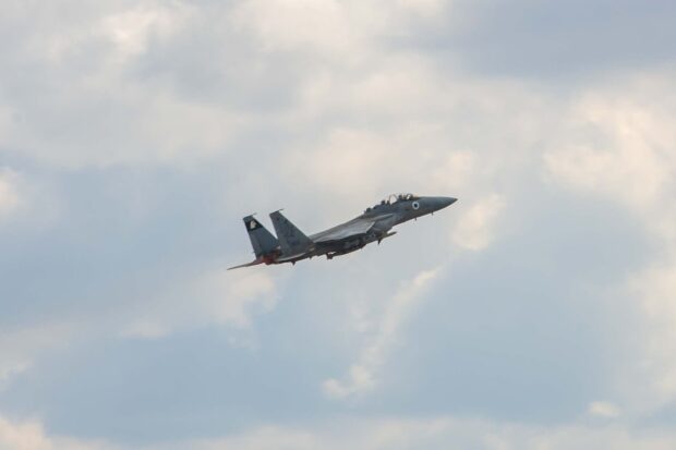 Imágen de un caza israelí actuando sobre territorio iraní. Vía X@IAFsite 18/06/2025