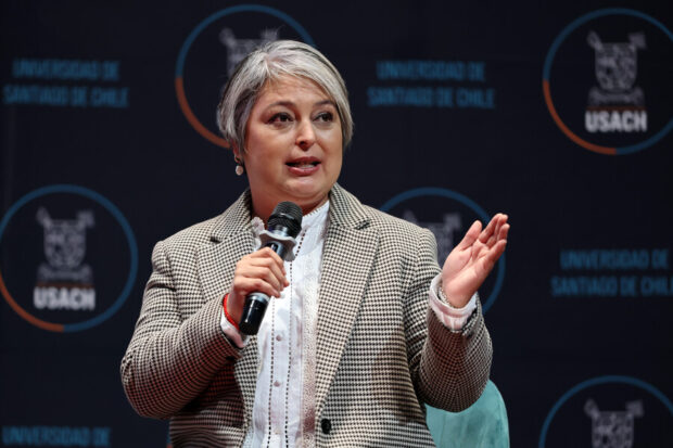 Jeannette Jara en debate oficialista
