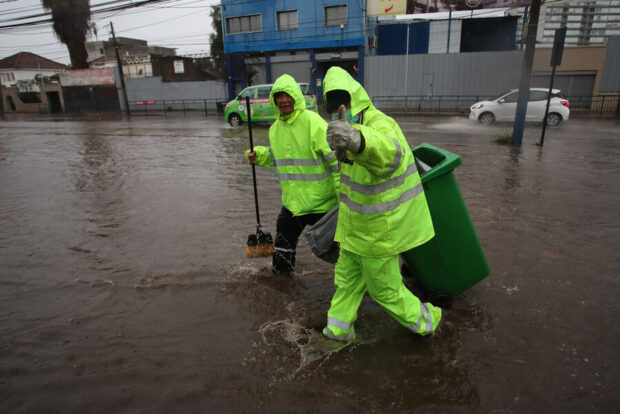 Lluvia en la Region Metropolitana durante frente de mal tiempo. 