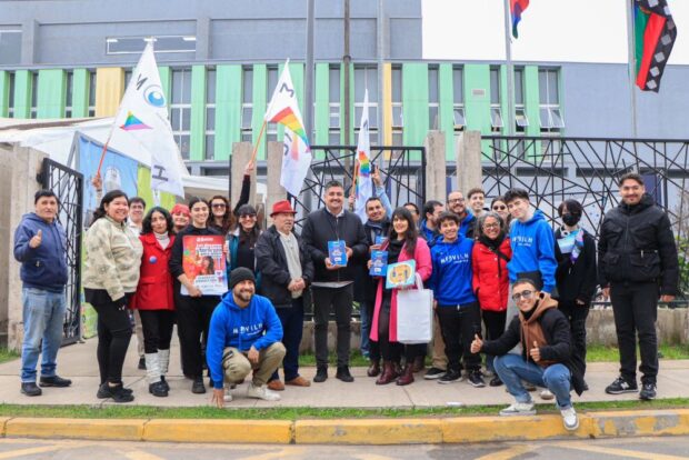 Movilh presenta manual para prevenir discursos de odio y continúa el recorrido del Bus de la Diversidad en la Municipalidad de El Bosque.