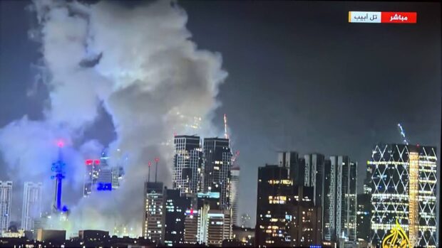 Tel Aviv, bombardeada por Irán. Vía X@IRIran_Military