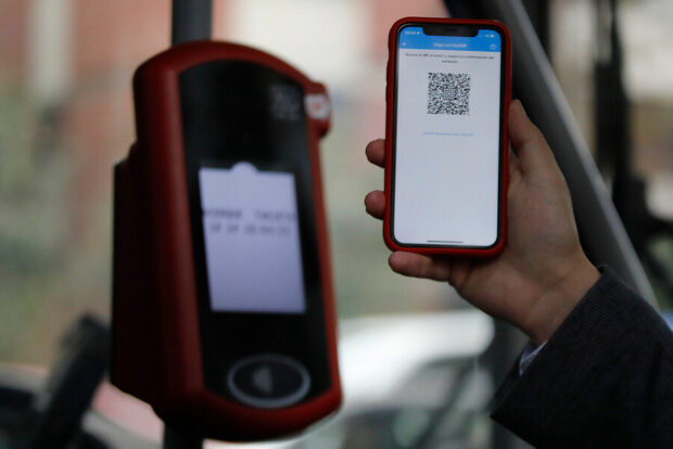Expertos llaman a priorizar metodos de pago en el transporte público como el código QR antes que el reconocimiento facial