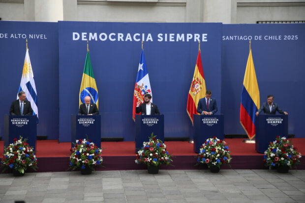 Declaracion Conjunta de los presidentes invitados a la reunion de alto nivel, Democracia Siempre, en el Palacio de la Moneda. Dragomir Yankovic/Aton Chile.