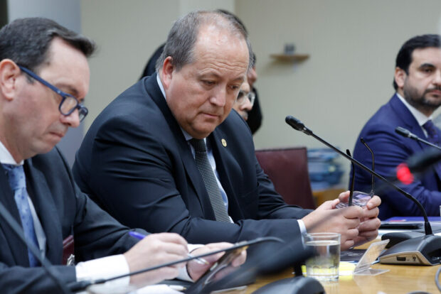 Fiscal Nacional Ángel Valencia en comisión sobre sicario prófugo. Raul Zamora/Aton Chile 