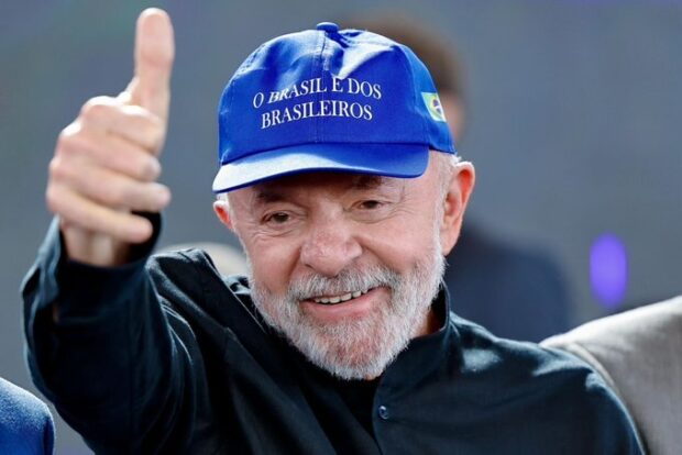 Brasil es de los brasileños, el lema que portaba en su gorra, el presidente de Brasil, Lula da Silva.