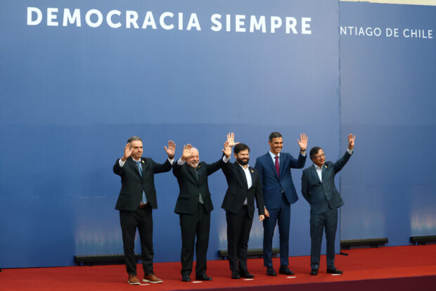 Mandatarios presentes en la cumbre progresista Democracia Siempre. Imagen: Agencia Aton.