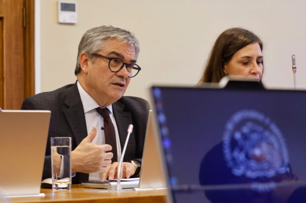 El ministro de Hacienda se refirió al impacto del proyecto que busca eliminar la UF en los créditos hipotecarios.