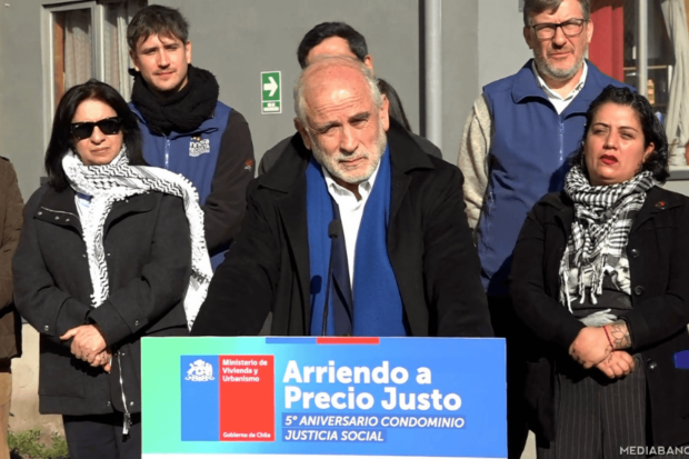 Ministro de Vivienda, Carlos Montes, conmemora los cinco años del Condominio Justicia Social 1 y da la bienvenida a familia de refugiados palestinos.