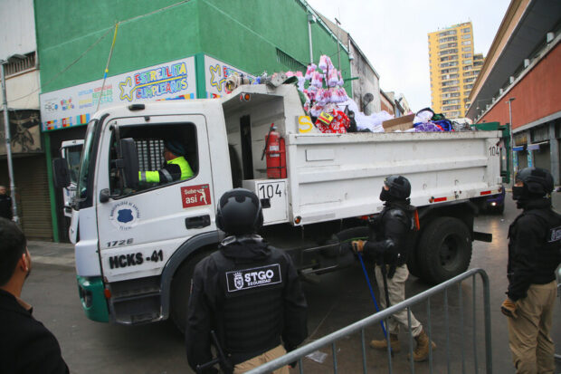 Varios de los escombros retirados en el barrio Meiggs en el marco del más reciente operativo contra el comercio informal