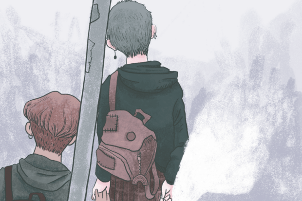 Ilustración de dos jóvenes escolares de espalda, tomados de la mano mientras esperan la micro en un paradero