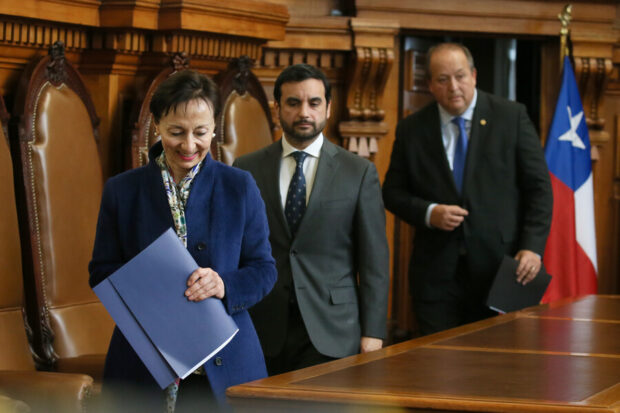 La ministra de la Corte Suprema, Gloria Ana Chevesich, el ministro de Justicia, Jaime Gajardo y el fiscal nacional, Ángel Valencia.