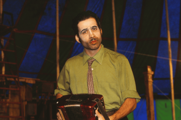 Boris Quercia en "La Negra Ester", interpretando a Roberto Parra