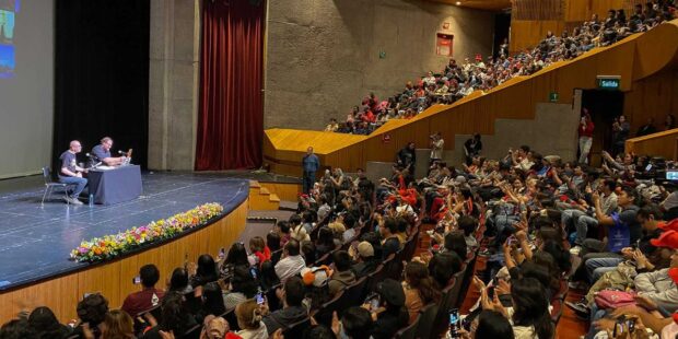 Álvaro Díaz da la conferencia “31 minutos de vida”. El hombre detrás de "Juan Carlos Bodoque" recorrió la historia de la serie de televisión.