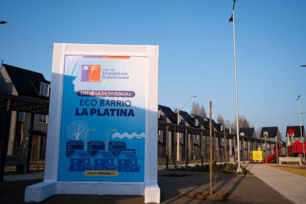 Entrega de viviendas Eco Barrio La Platina. 
