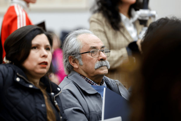 El muralista Mono González, que será parte de la Delegación de la U. de Chile que será parte de la FILUNI.
