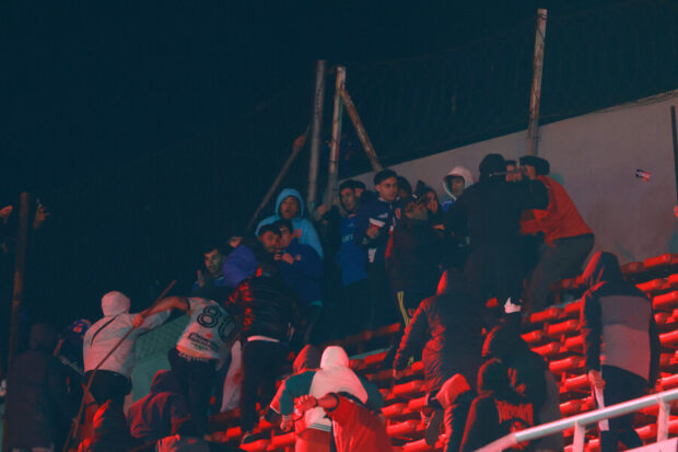 Linchamiento a hinchas de Universidad de Chile. Fotobaires/Photosport 
