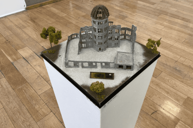 Imagen de una maqueta que reconstruye a escala una de las ruinas en Japón tras la detonación de las bombas atómicas
