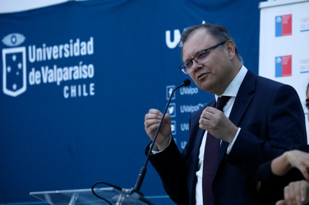 Osvaldo Corrales, rector de la Universidad de Valparaíso, analiza el proyecto que crea el sistema de Financiamiento para la Educación Superior
