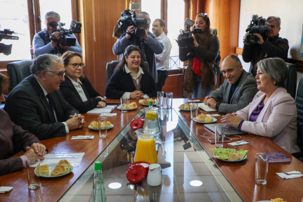 Reunión entre la Democracia Cristiana y la candidata Jeannette Jara. Imagen: Agencia ATON.