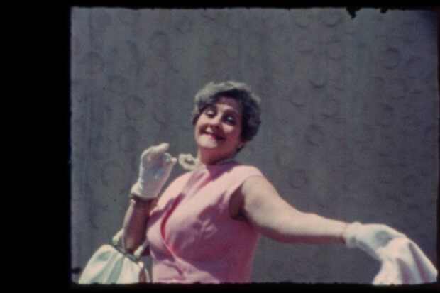 Still de "Carta a mis padres muertos".