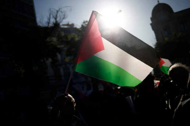 Bandera de Palestina a contraluz.