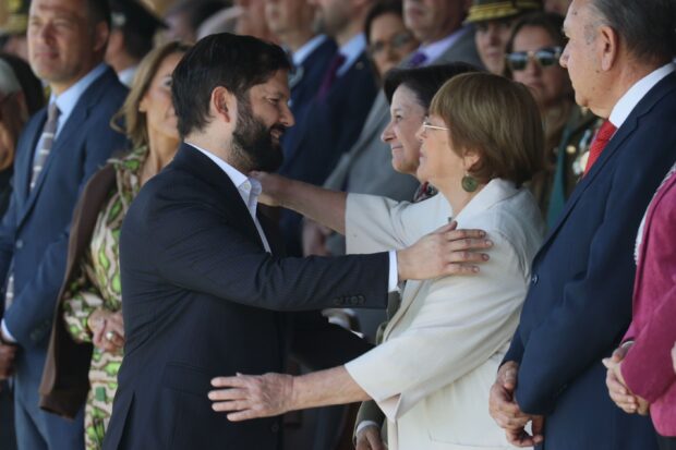 Presidente Gabriel Boric y la exmantaria Michelle Bachelet.