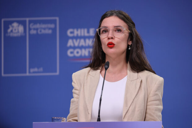 Camila Vallejo sobre postura del Ejecutivo por regularización de migrantes
