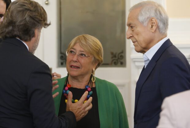 Michelle Bachelet y Heraldo Muñoz. Foto: Dragomir Yankovic/Aton Chile.