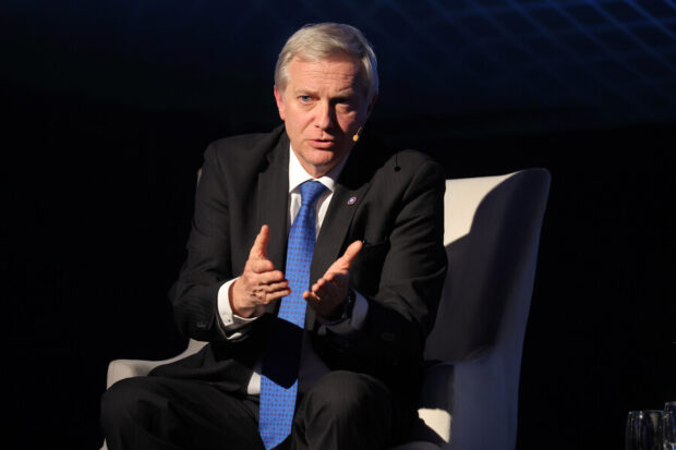 Repercusiones por la falta de respuestas de José Antonio Kast a bots vinculados a su candidatura presidencial