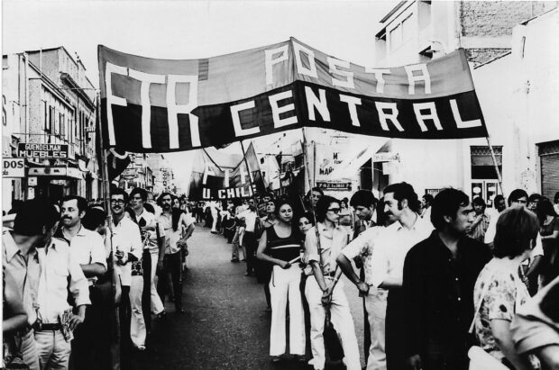 Marcha del Frente de Trabajadores Revolucionarios, frente de masa del MIR. Fotografía: Archivo Londres 38