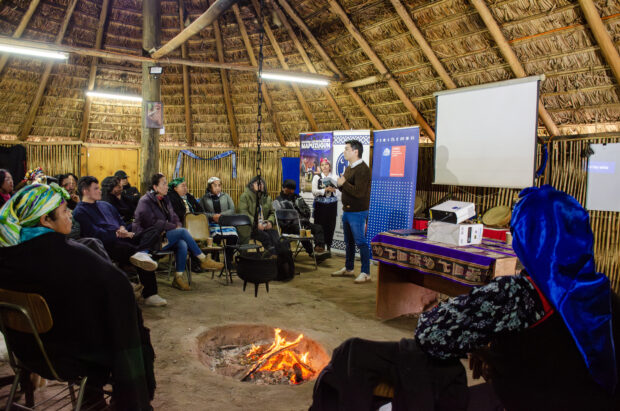 Programa de mapudungun-inmersión lingüística para jóvenes en la zona central.