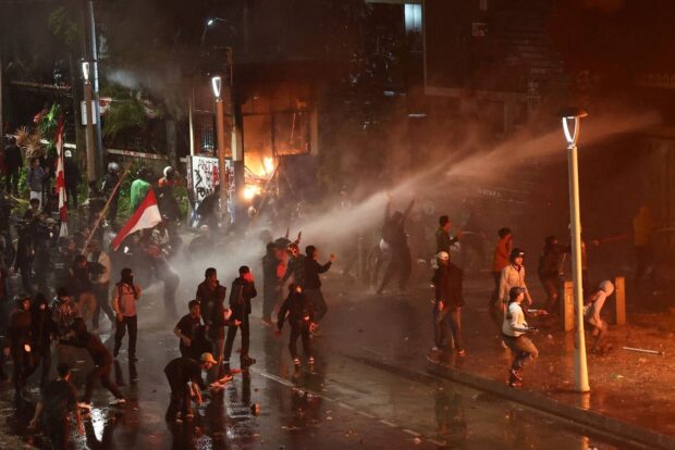 Manifestante en la capital de Indonesia