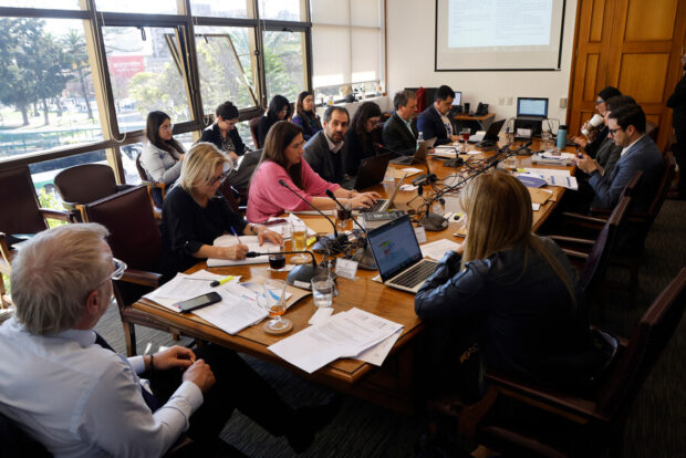 Críticas al Ejecutivo por propuesta de reducción a presupuestos de gobernaciones regionales y ministerio de Seguridad