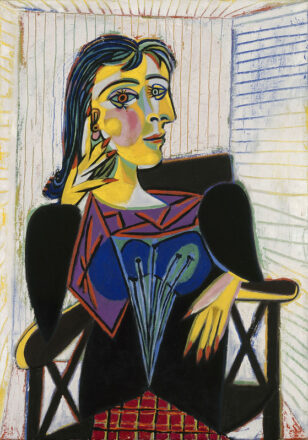 retrato cubista y colorido de una mujer de cabello oscuro, sentada en una silla, con la cabeza apoyada en su mano derecha. La mujer, Dora Maar, tiene un ojo rojo y otro verde.