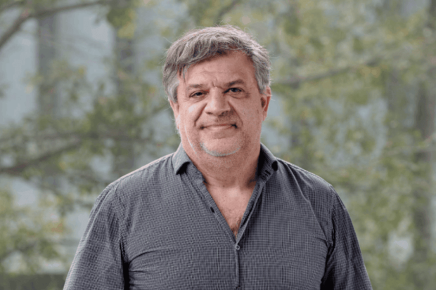Retrato de Guillermo Durán, decano de la Facultad de Ciencias Exactas y Naturales de la Universidad de Buenos Aires (UBA).