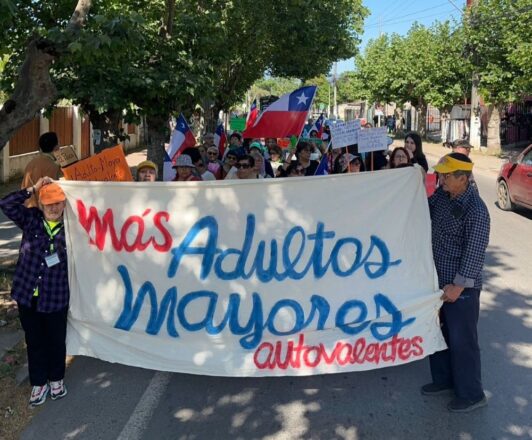 Adultos mayores se manifiestan en favor del paro de Confusam.